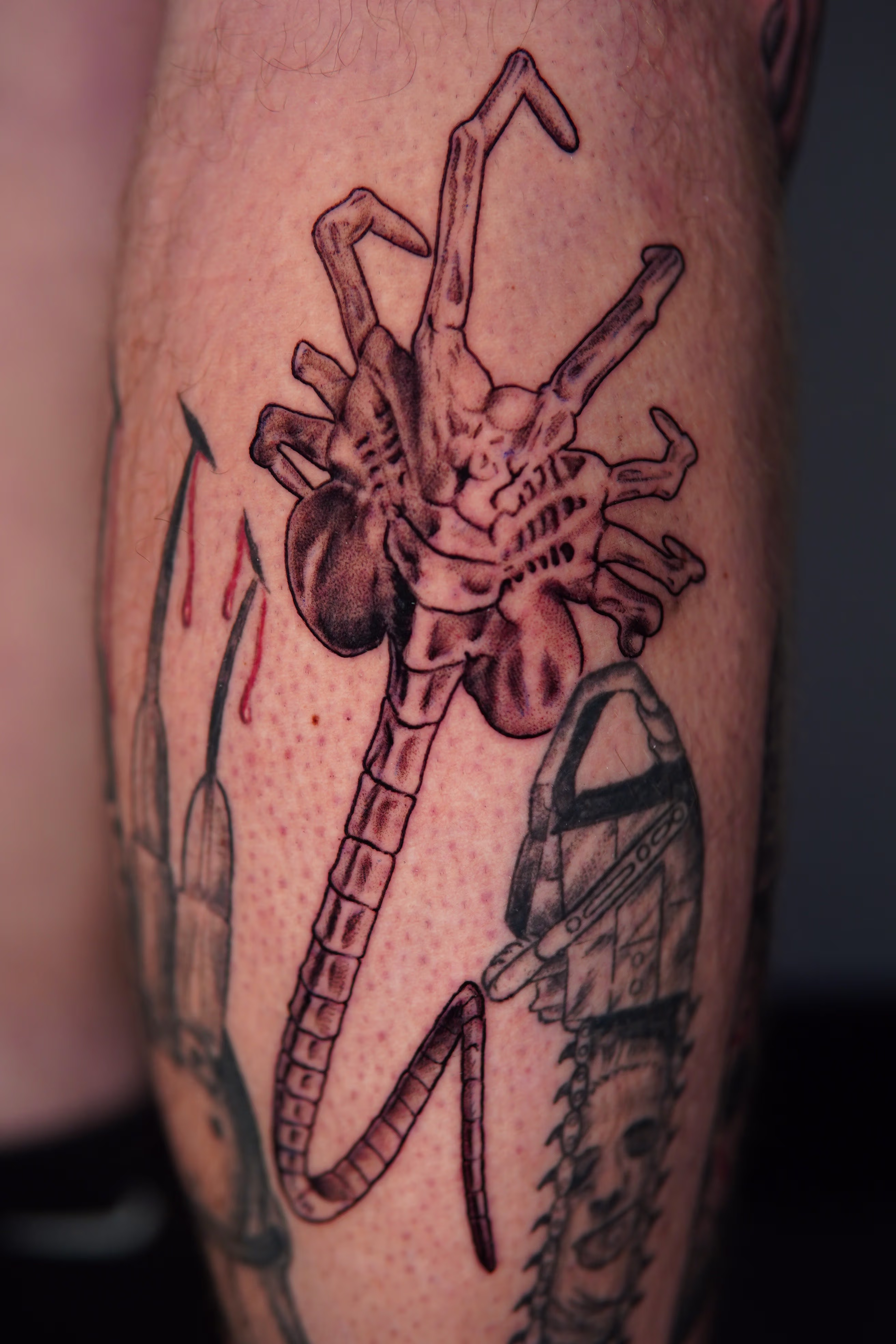 Rea;ostoc face-hugger alien on the left calf.